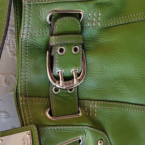 Tignanello apple green satchel bag. - Picture 3 of 7
